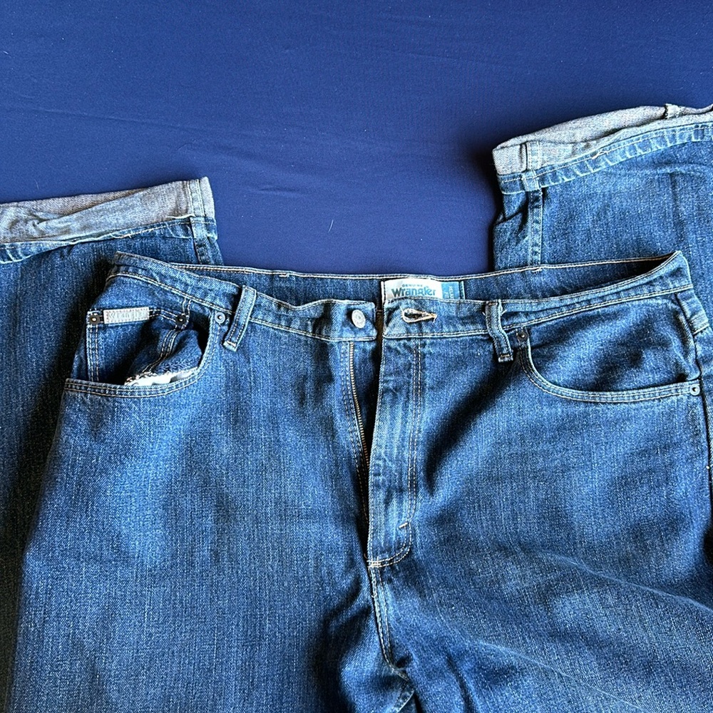 Wrangler relaxed fit genuine 36 x 32 jeans